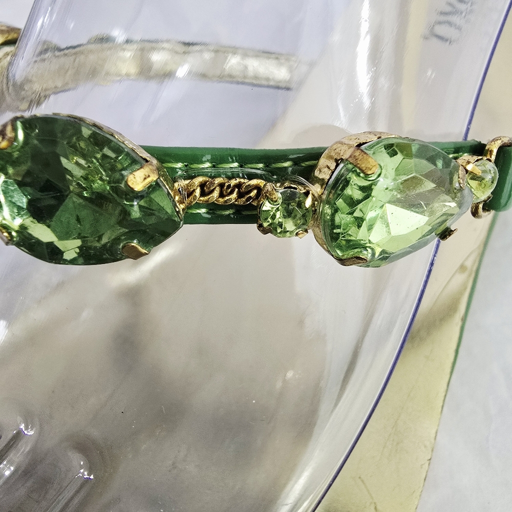 XOXO Women's Green Gem Golden Rosebud Sandals Sz 7 Fits 8 NWT - Picture 10 of 13